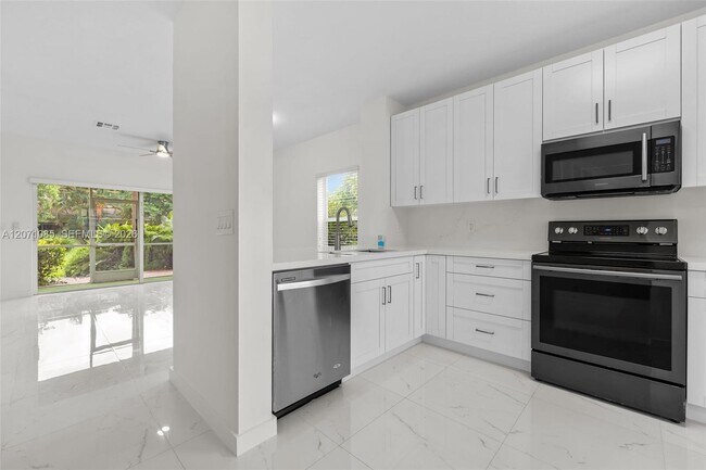 Foto del edificio - 12133 SW 3rd St
