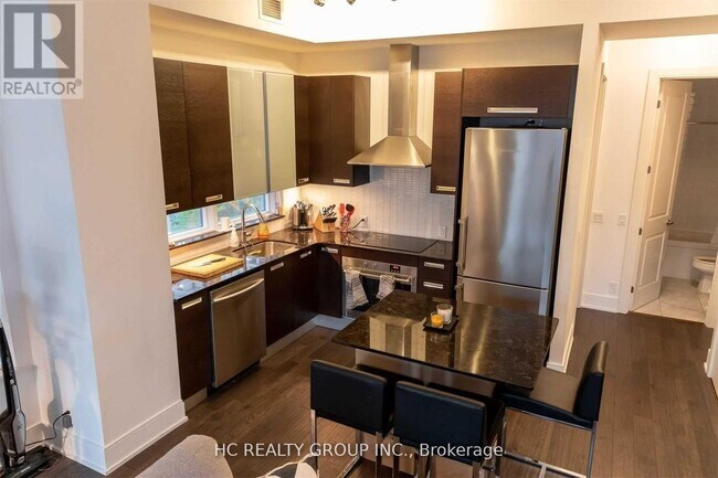 Building Photo - 21 Balmuto St