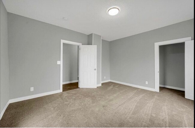 Building Photo - 1055 7th St W