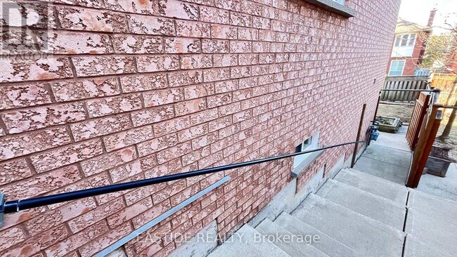 Building Photo - 21 Woodstone Ave