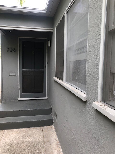 Building Photo - 726 Woodlawn Ave