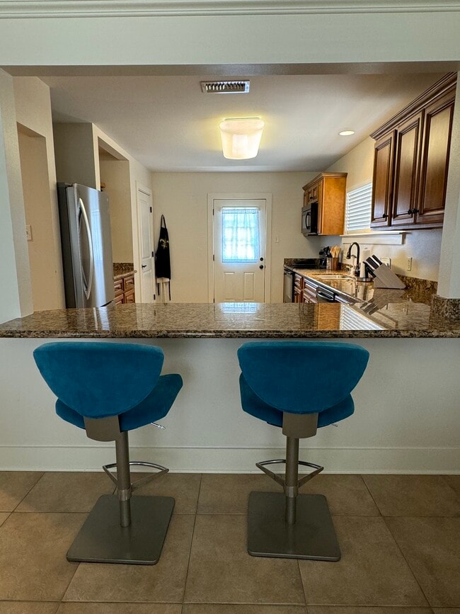 Foto del edificio - 107 Melvyn Dr