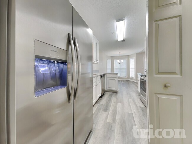 Foto del edificio - 745 Remington Cir