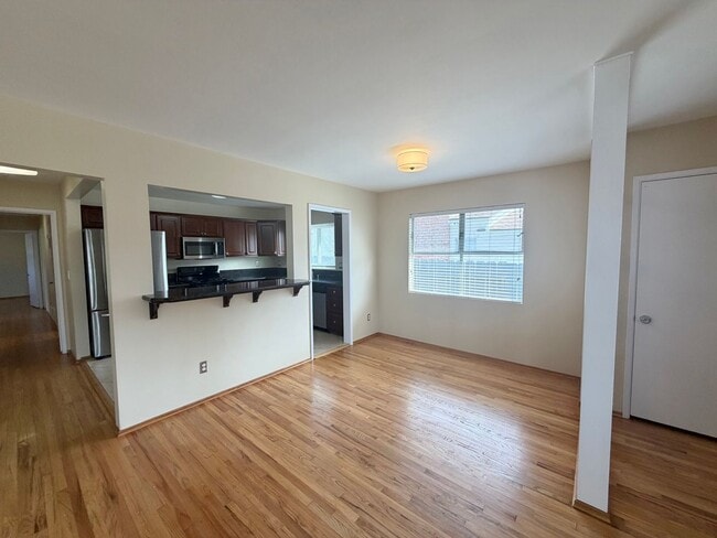 Building Photo - College View Estates Home - Spacious, Bright, and Beautiful Living