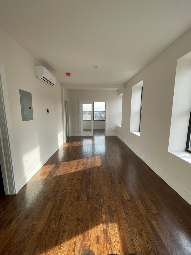 Unit 3R - 206 Bayview Ave
