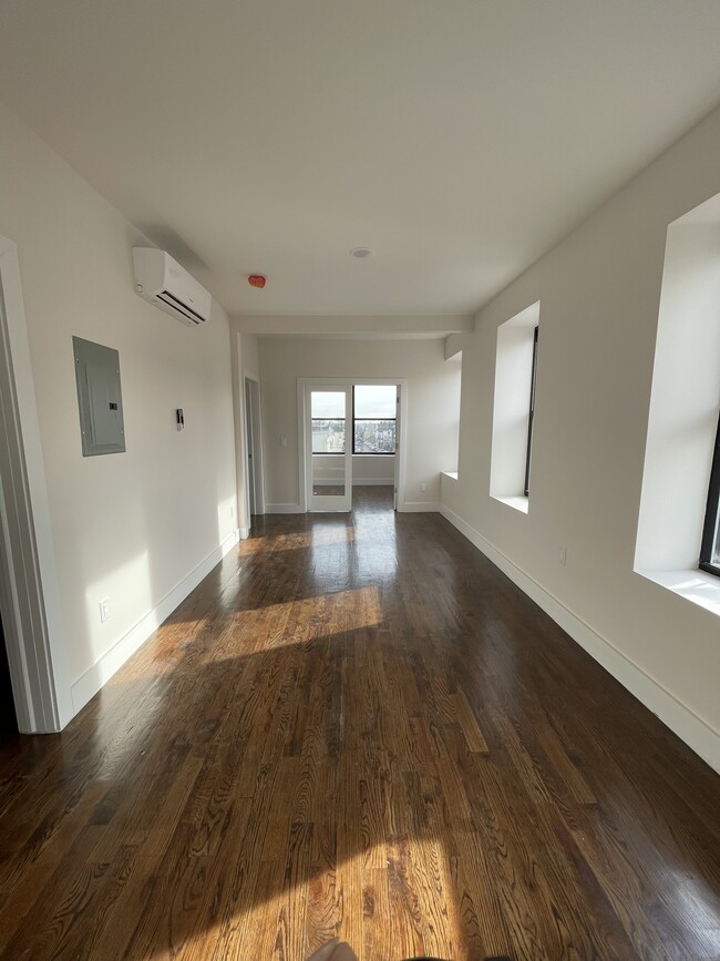 Unit 3R - 206 Bayview Ave