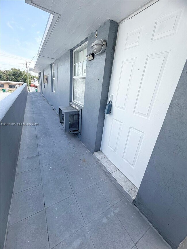 Foto del edificio - 2736 SW 22nd Ave