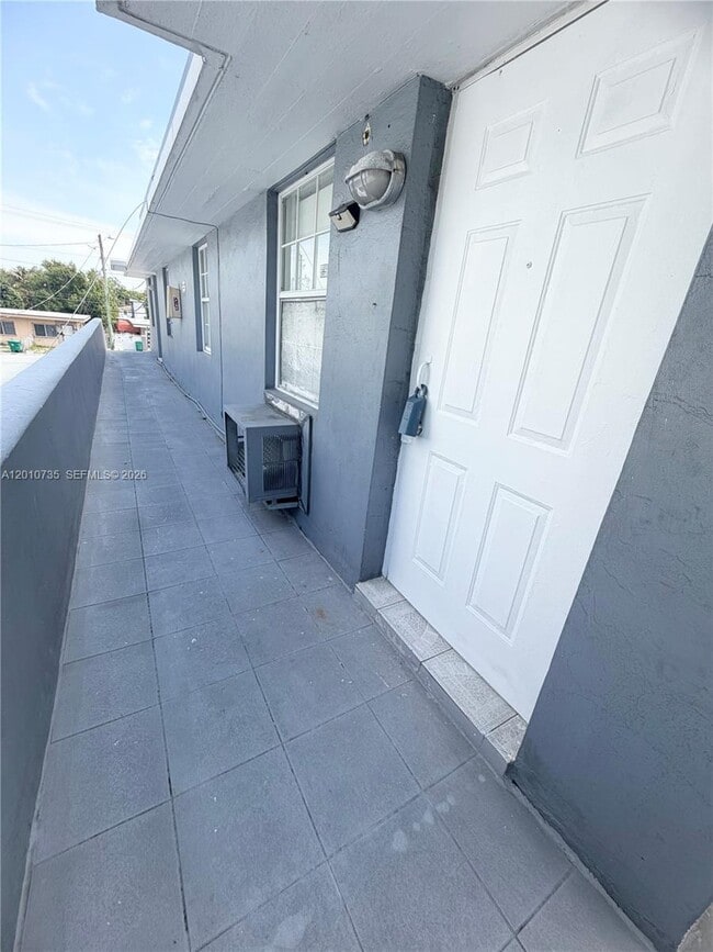 Building Photo - 2736 SW 22nd St