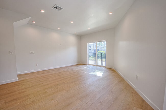 Building Photo - 13256 Kling St