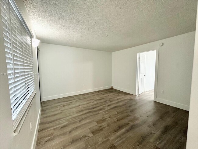 Foto del edificio - 529 SW 4th St