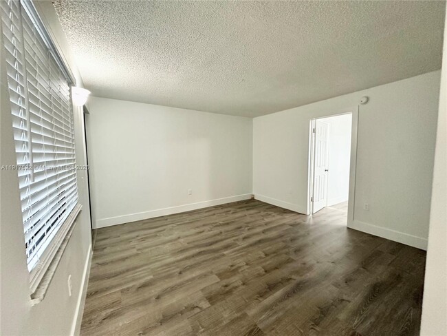 Building Photo - 529 SW 4th St