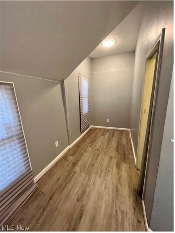 Foto del edificio - 9407 Benham Ave