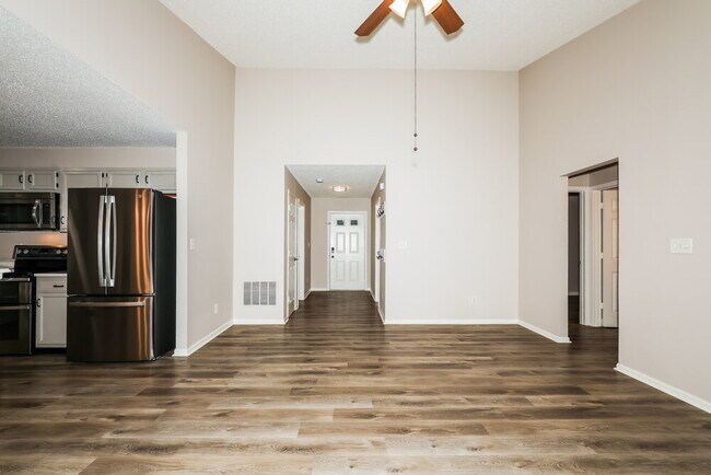 Foto del edificio - 9803 Trail Dr