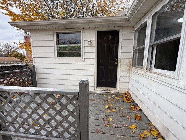 Building Photo - 322 W Morrell St