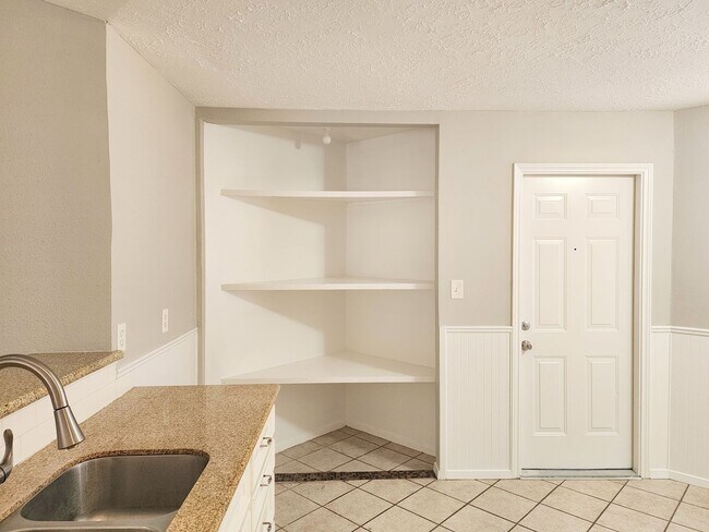 Foto del edificio - 13511 Piney Oaks Dr