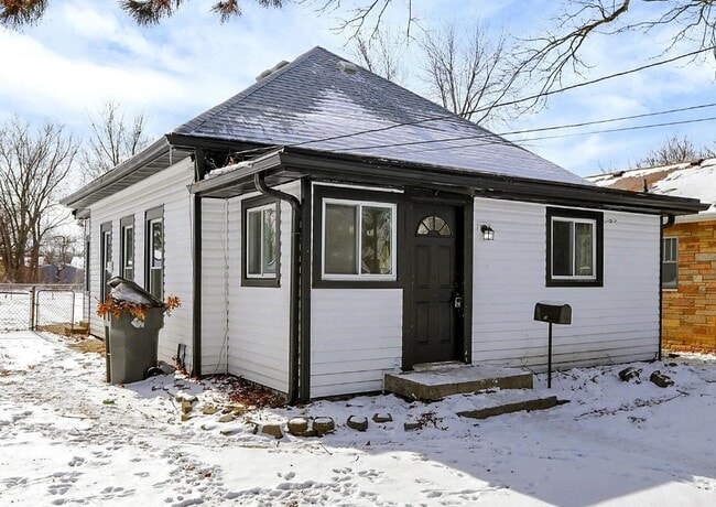 Building Photo - 5845 Rawles Ave