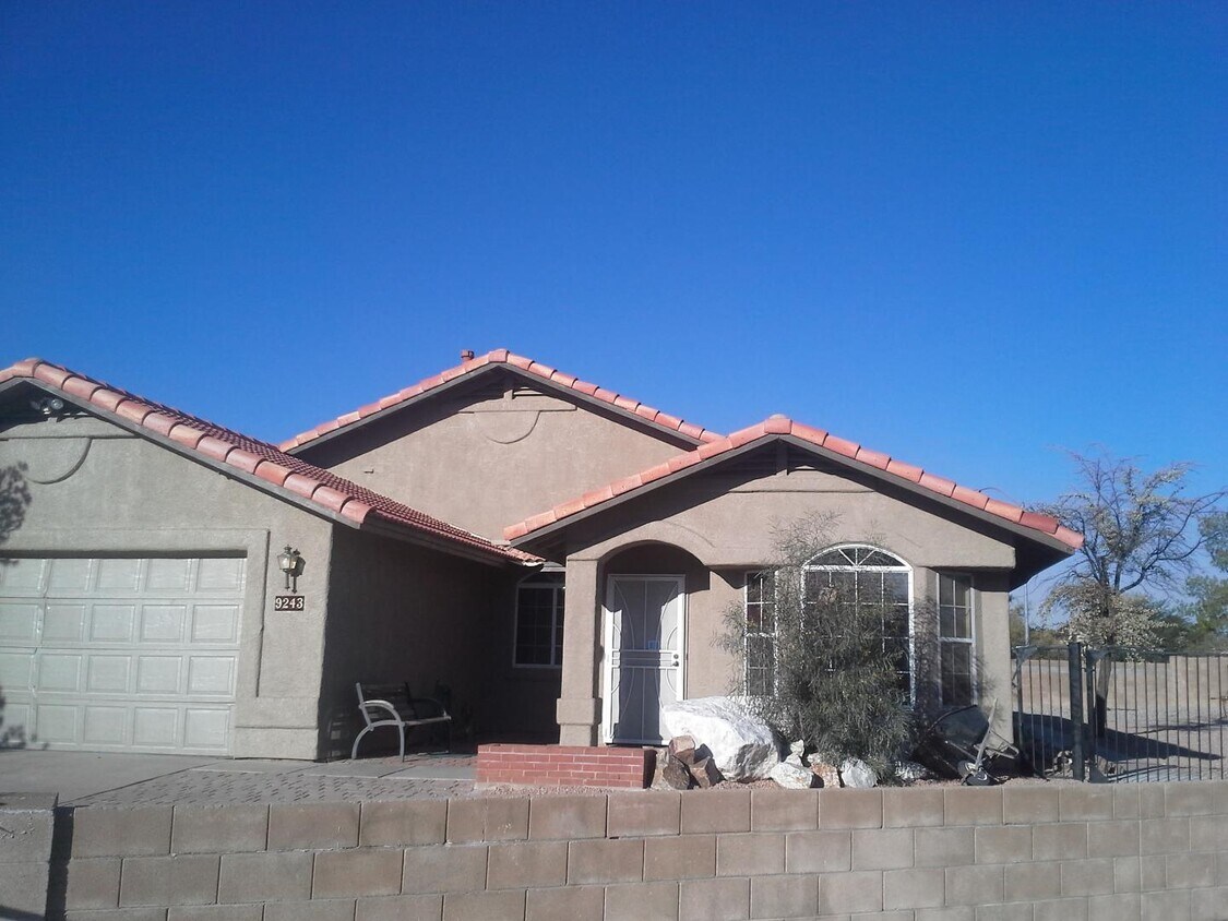 Foto principal - 9243 E Elderberry St