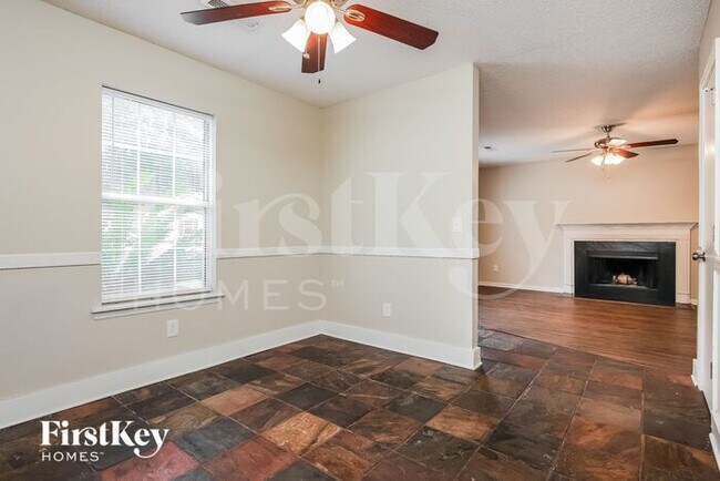 Building Photo - 2561 Realm Street