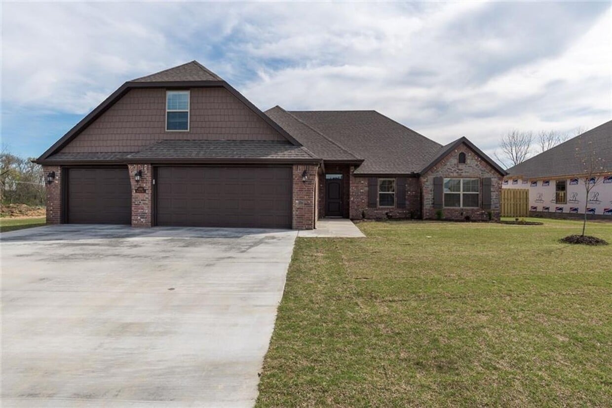 Primary Photo - 4 Bed with LOFT!