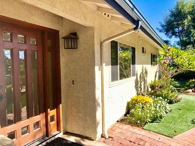 Foto del edificio - 1467 Knoll Park Ln