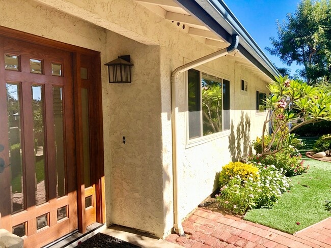 Foto del edificio - Beautiful Custom Home in Fallbrook, just m...