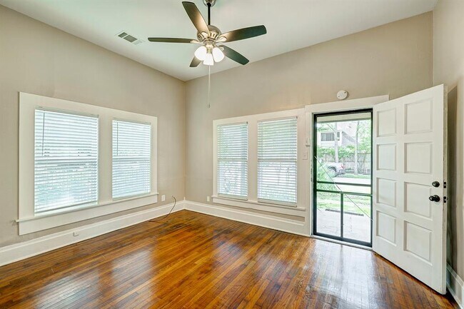 Foto del edificio - 449 W 22nd St