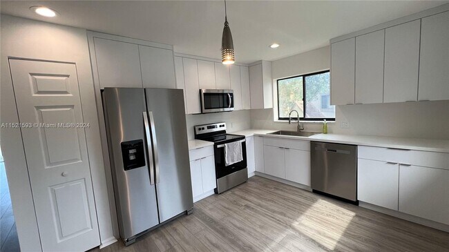 Building Photo - 5751 Coach House Cir