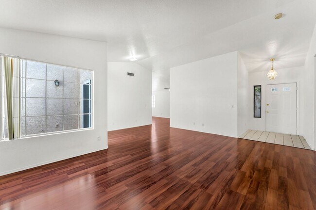 Building Photo - 1401 Pacific Terrace Dr