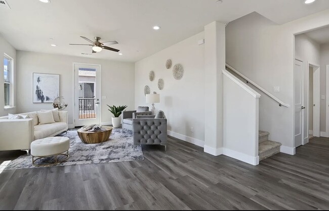 Building Photo - 1673 Bella Lago Dr