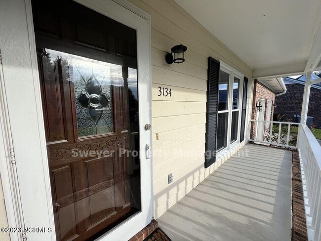 Building Photo - 3134 McKinnon Dr