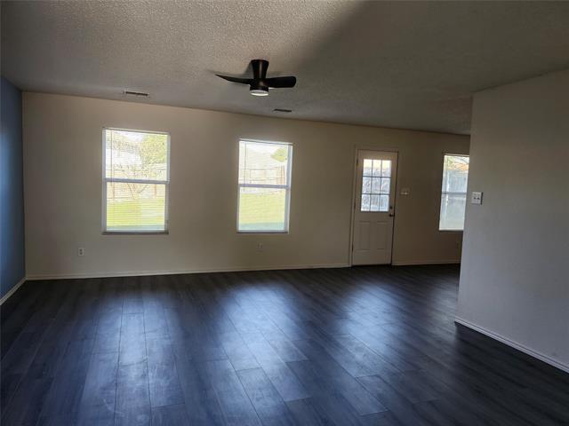 Foto del edificio - 5100 Waterford Dr