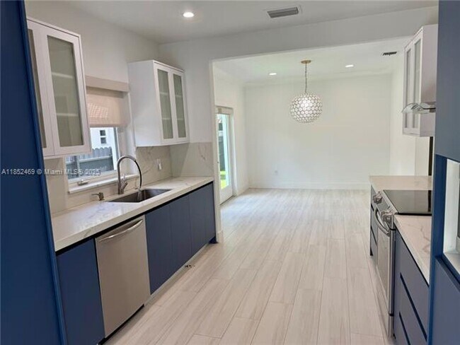 Foto del edificio - 761 NE 77th St