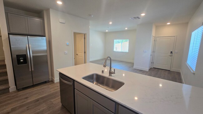 Building Photo - 5854 Altitude St