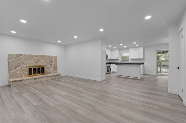Building Photo - 190 E 400 N