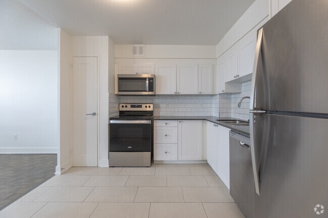 2 chambres, 1 salle de bain - 999 pi² - Cuisine - 2397 FINCH AVE W