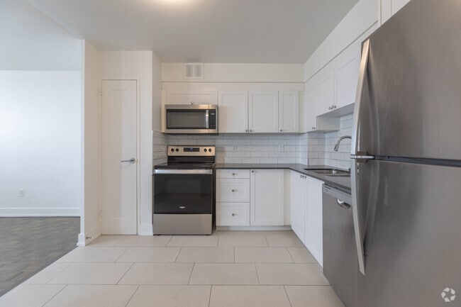 2BR, 1BA - 999SF - Kitchen - 2397 FINCH AVE W