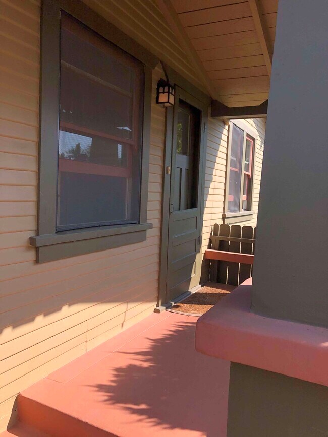 Building Photo - 4323 Kingswell Ave