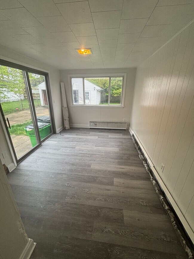 Foto del edificio - 3bd Single Euclid Cash Pay/Section 8