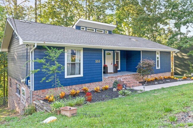 Photo - 555 Benson Dr House