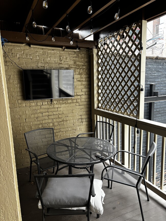 Building Photo - 674 N Orleans St