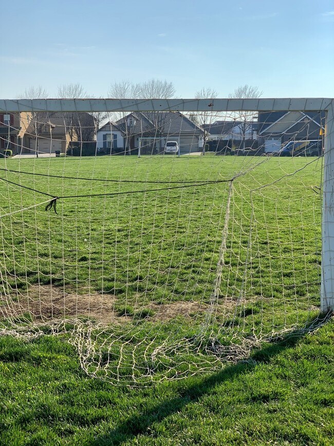 Foto del edificio - Immaculate like New Home in the gated Wind...