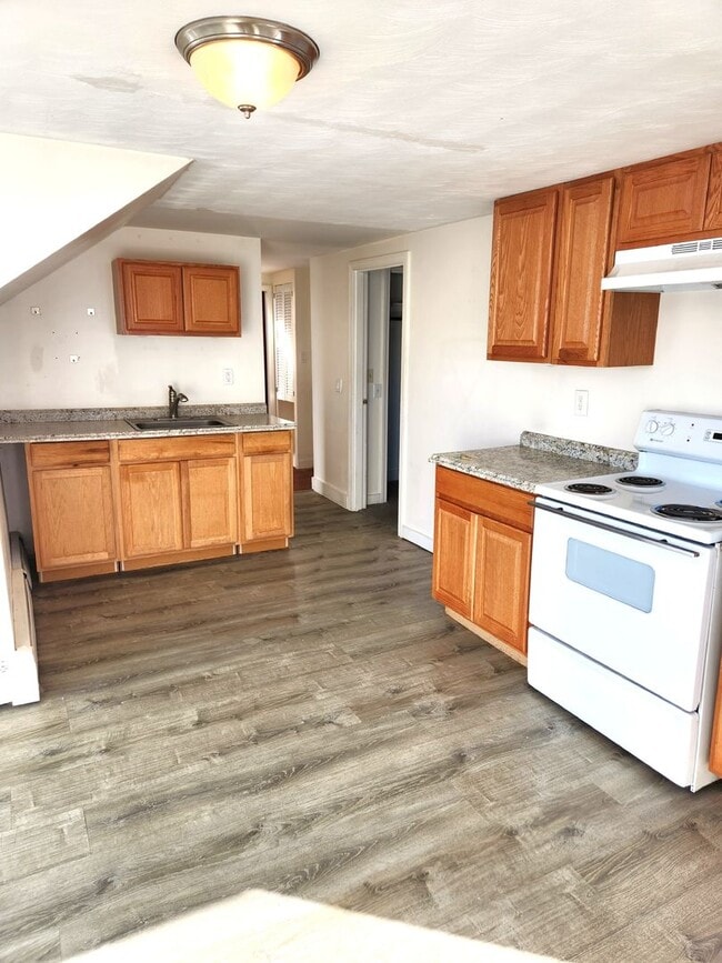 Building Photo - 2 Seminole St