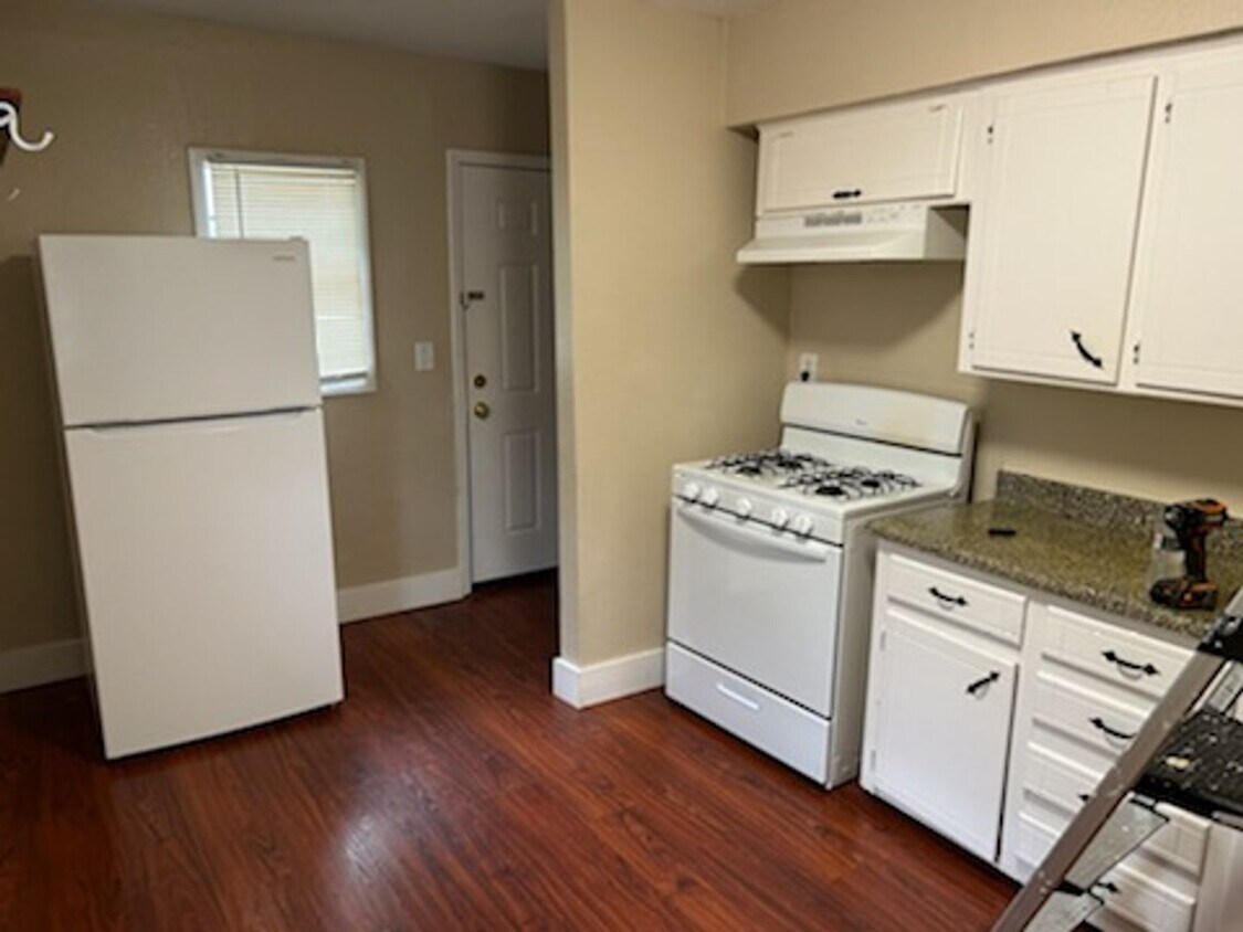 Building Photo - 3 br Home