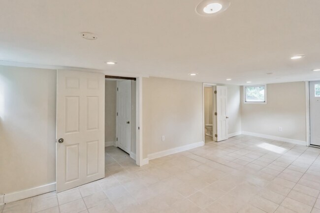 Foto del edificio - 740 River Rd