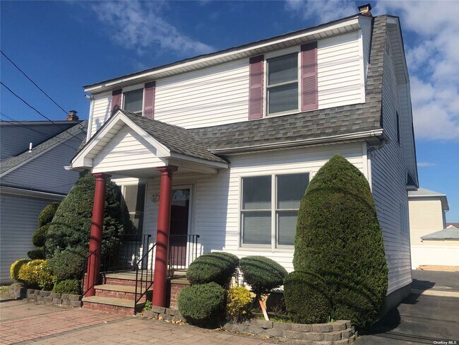 Building Photo - 3591 Merrick Rd