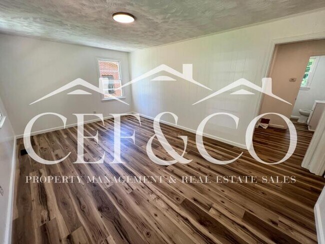 Foto del edificio - 2 bedroom now available in the City of Spartanburg!