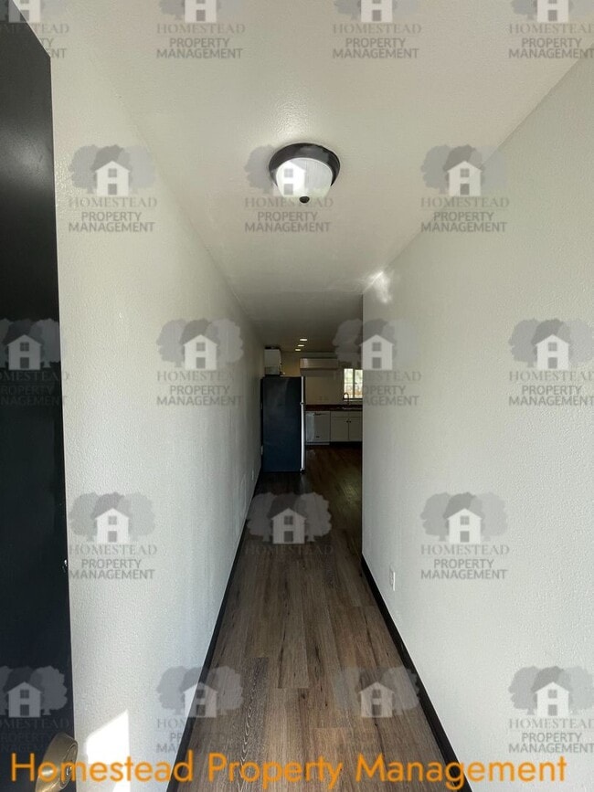 Building Photo - 595