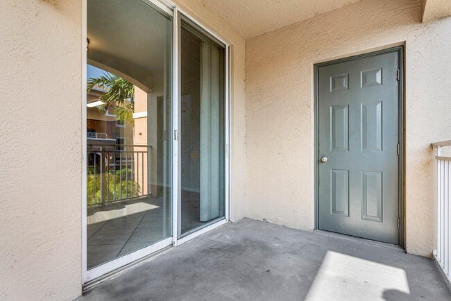 Foto del edificio - 6400 Emerald Dunes Dr