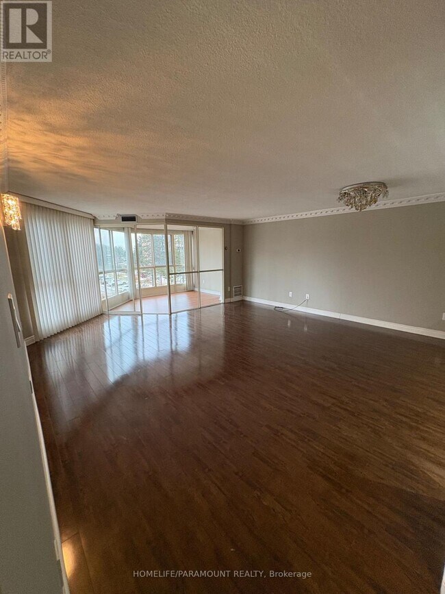 Building Photo - 5 Weldrick Rd W