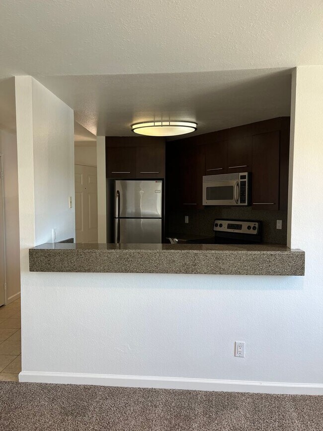 Foto del edificio - Upstairs Corner Unit in the Verano Complex